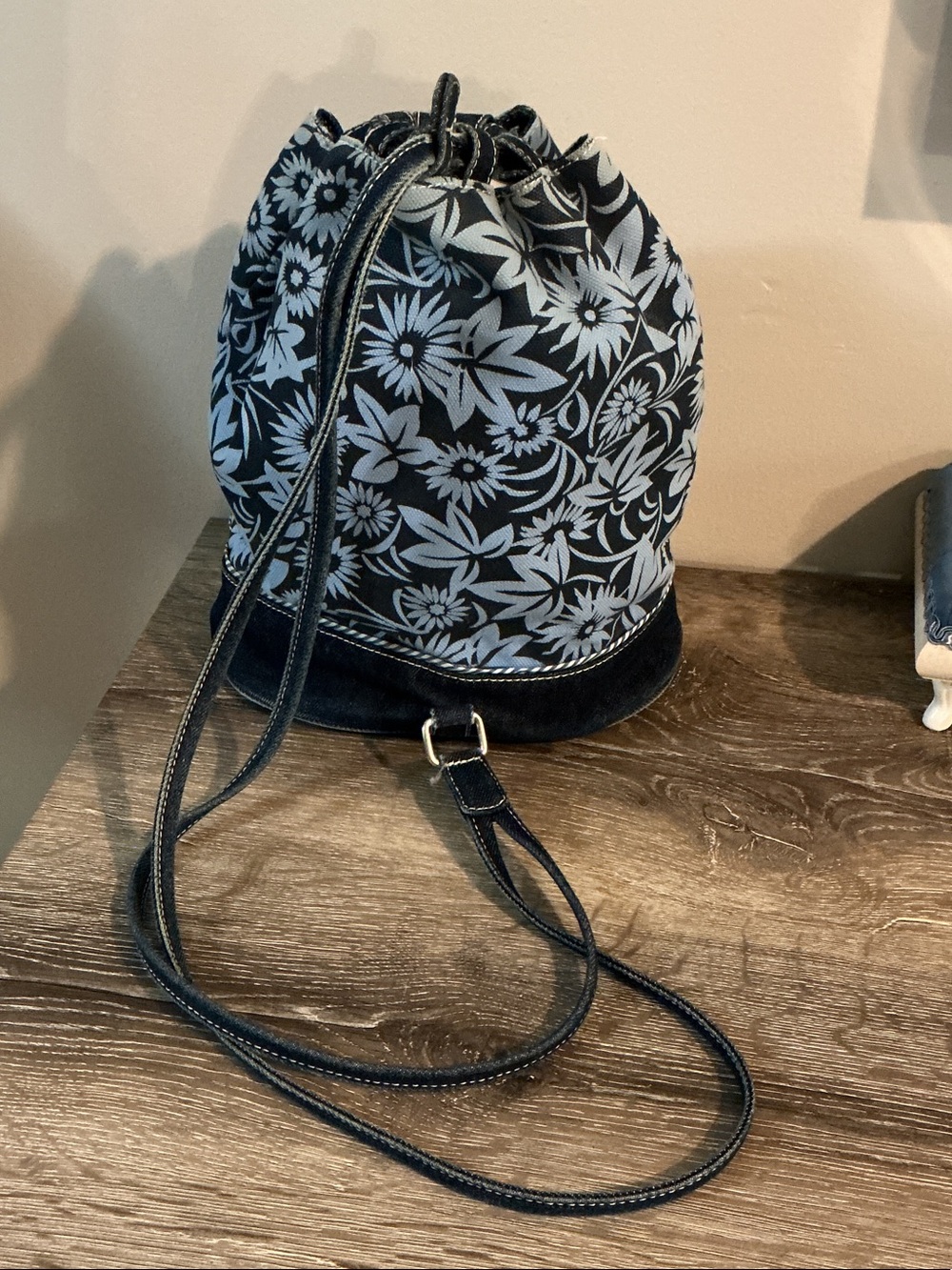 Tommy Hilfiger Navy & Blue Floral Drawstring Denim Backpack 9.25x11.5x6 GUC - Picture 4 of 6